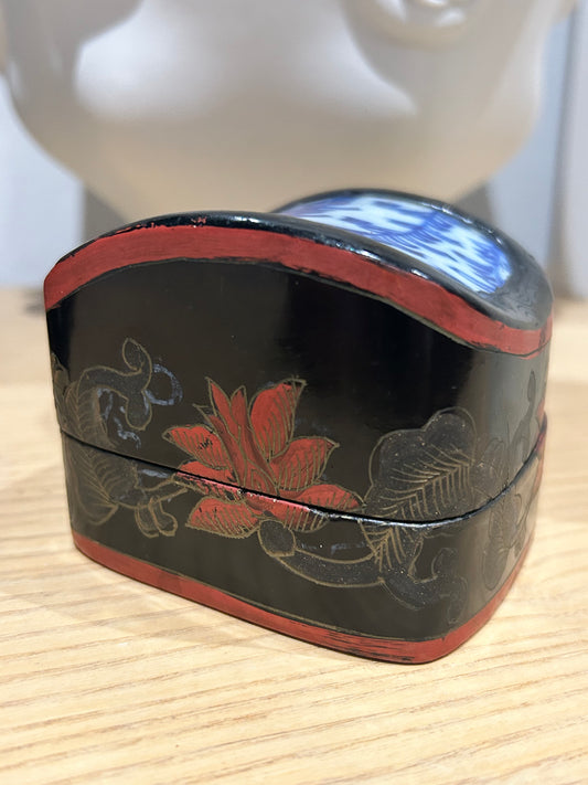 CHINESE HAND PAINTED WOODEN BOX